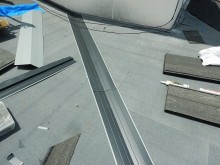 ガルバリウム鋼板製の谷板金を入れた時の写真