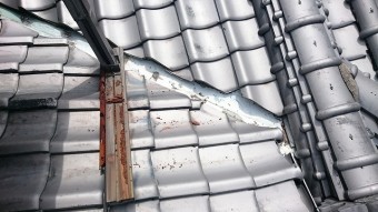 一階屋根下り棟と谷の出口①