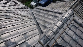 新しいガルバリウム鋼板の谷板金に交換した時の写真