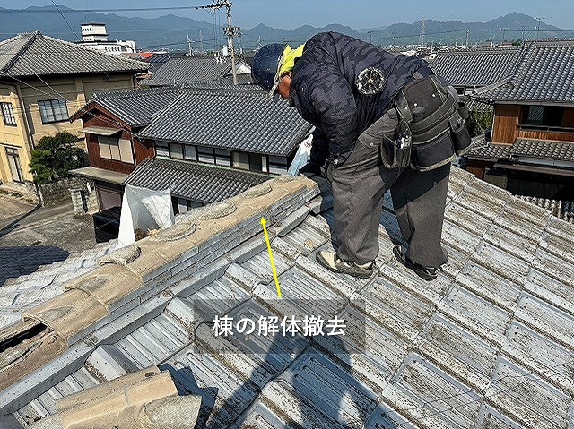 セメント瓦屋根の棟