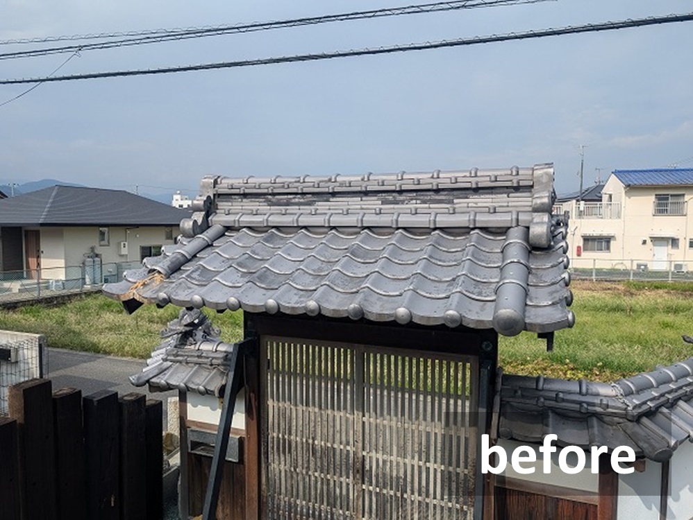 菊間瓦屋根の門