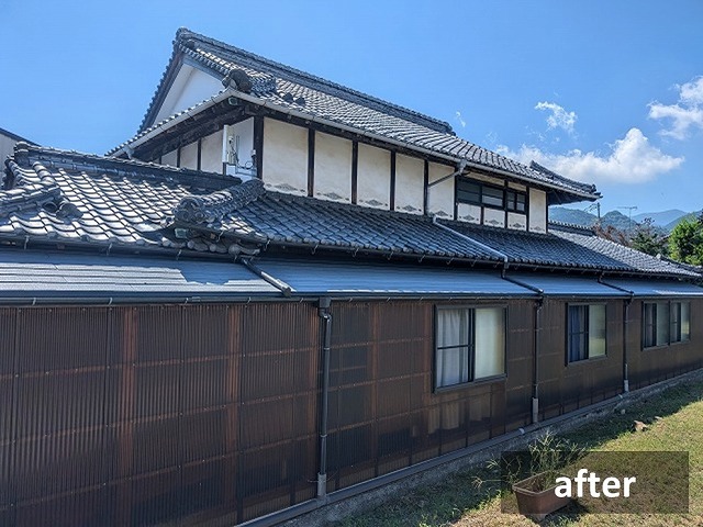 勝手口テラスのコロニアルの屋根