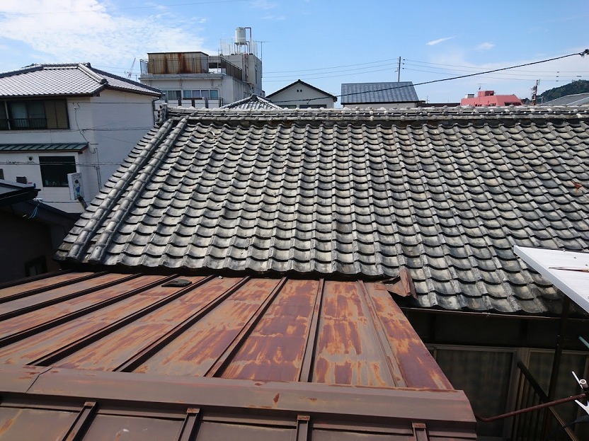 伊予市　築50年以上で雨漏りしている屋根の葺き替え工事（現場調査編）
