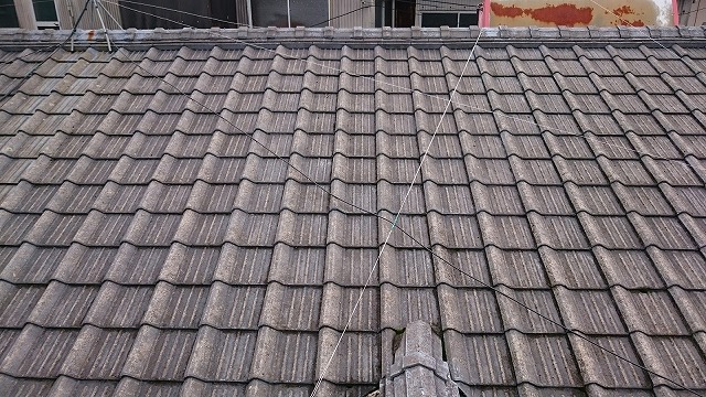 既存のセメント瓦屋根の写真